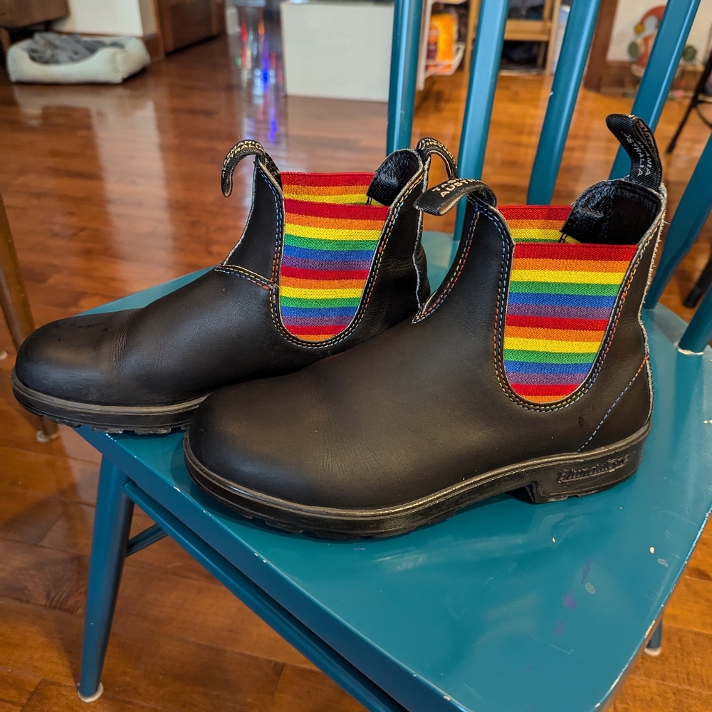 NIB Blundstone 2105 Women's Colored Leather Chelsea Boots Rainbow BLACK